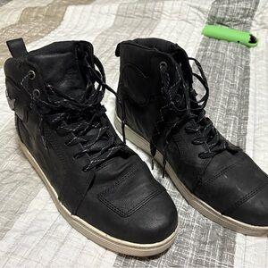 Harley-Davidson Black Sneakers Modern Casual Design